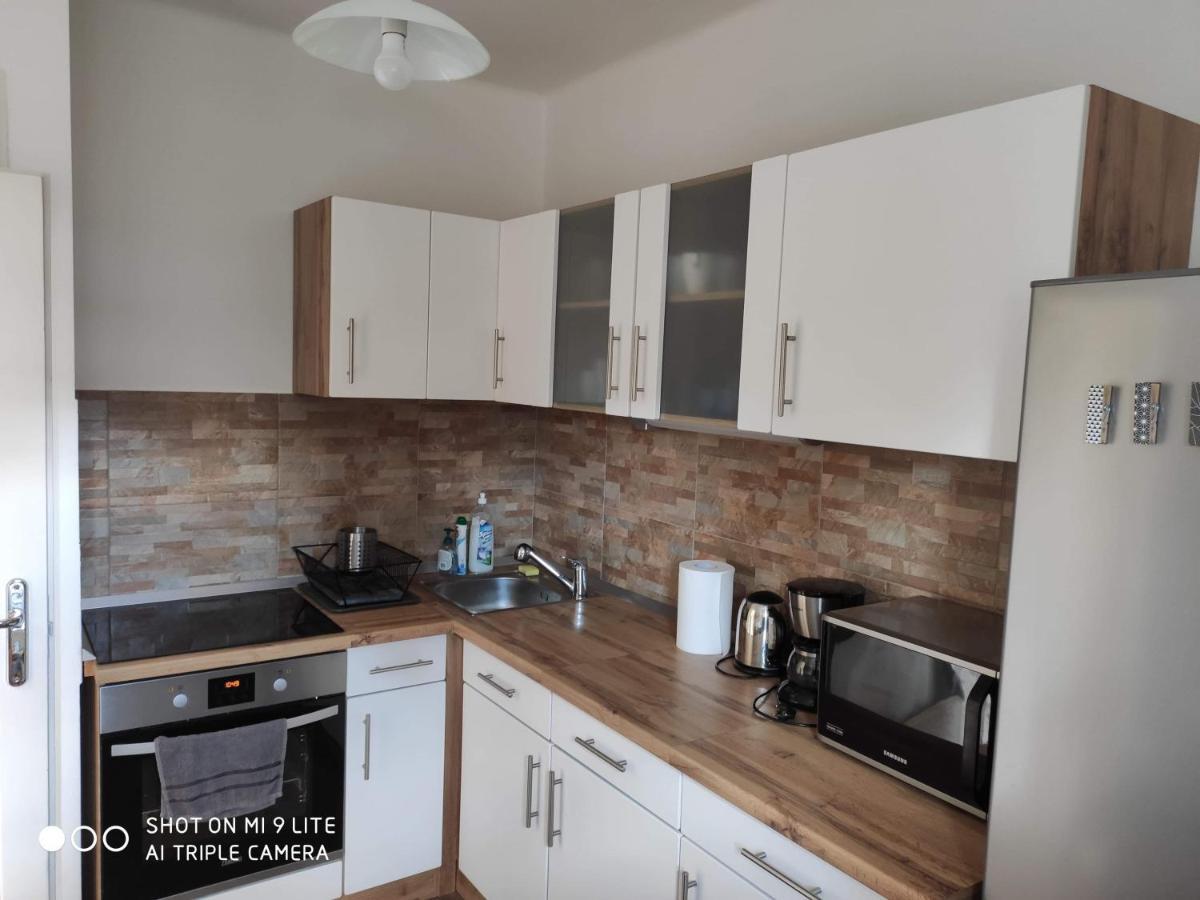 Alex Apartman Шопрон Экстерьер фото